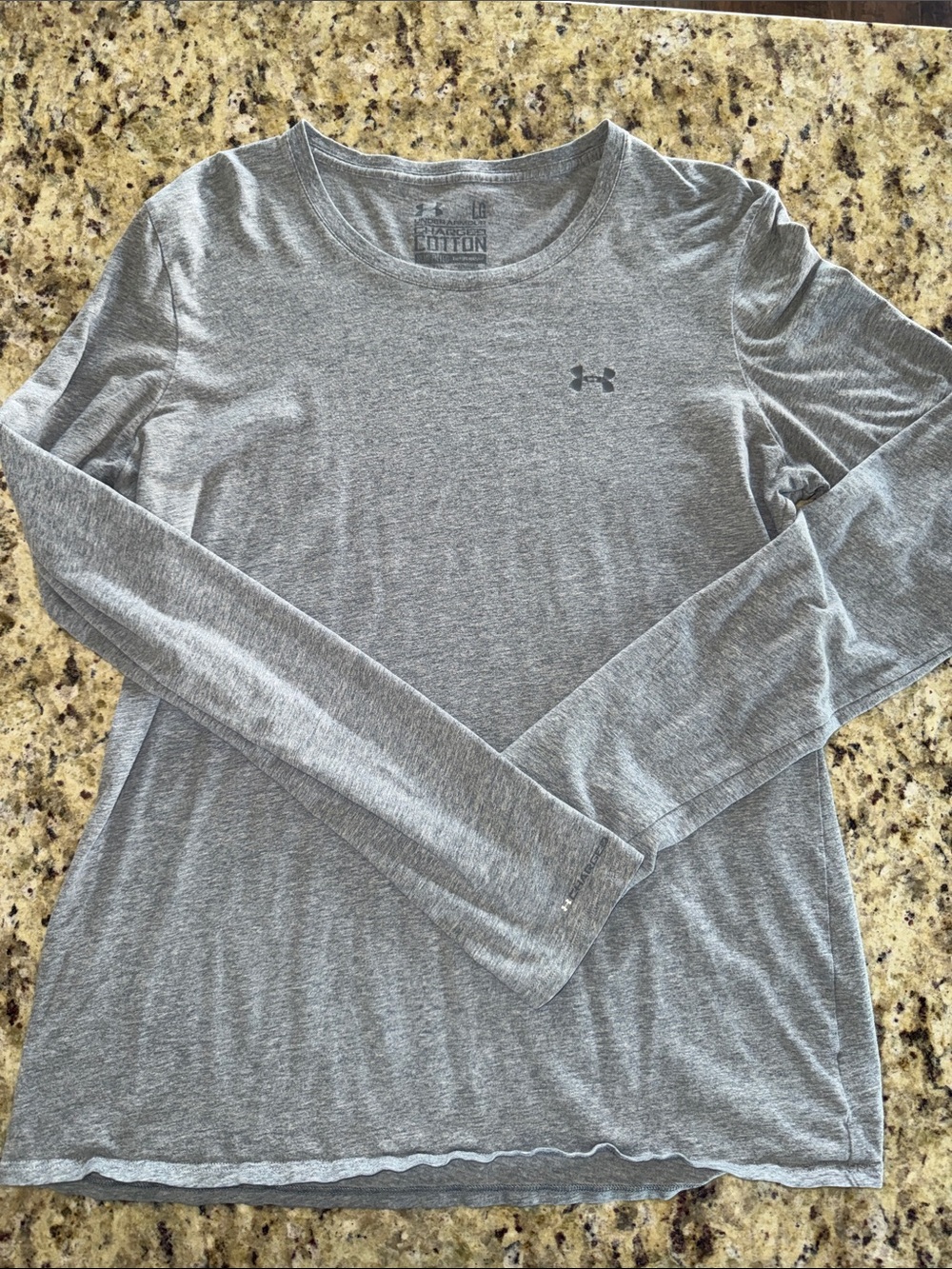 Under Armour women’s  Long Sleeve Heather Gray Performance Tee